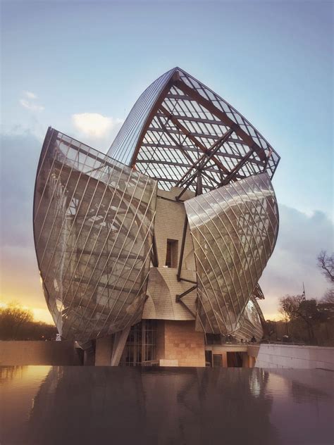 nearest metro to louis vuitton foundation|how to get to Louis Vuitton.